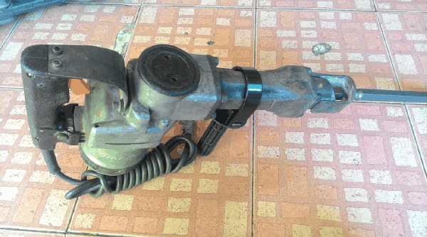 ขายด่วนสะกัดคอนกรีต MAKITA HM1201 ขายด่วนสะกัดคอนกรีต MAKITA HM1201