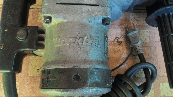 ขายด่วนสะกัดคอนกรีต MAKITA HM1201 ขายด่วนสะกัดคอนกรีต MAKITA HM1201