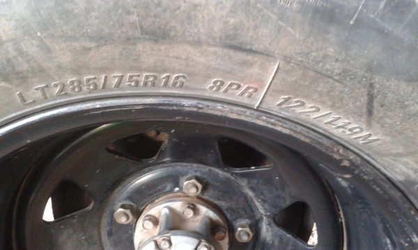 ขายกะทะลบ 65 5 รู139.7 ใส่เบี้ยน ราคา9000.-ยาง285/75/16 ปี11ราคา4000.-