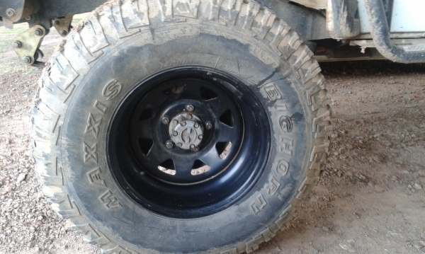 ขายกะทะลบ 65 5 รู139.7 ใส่เบี้ยน ราคา9000.-ยาง285/75/16 ปี11ราคา4000.-