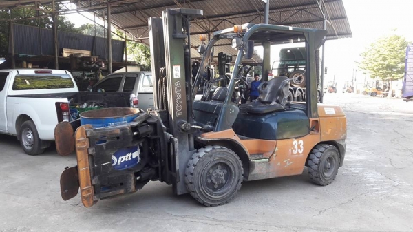 รถยก งาหนีบกลม เสาเข้าตู้ รถยก งาหนีบกลม เสาเข้าตู้