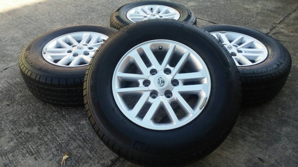 ล้อ toyota champ ขอบ 17 พร้อมยาง 265 65 17 ปี 13 ชุดล่ะ 13800