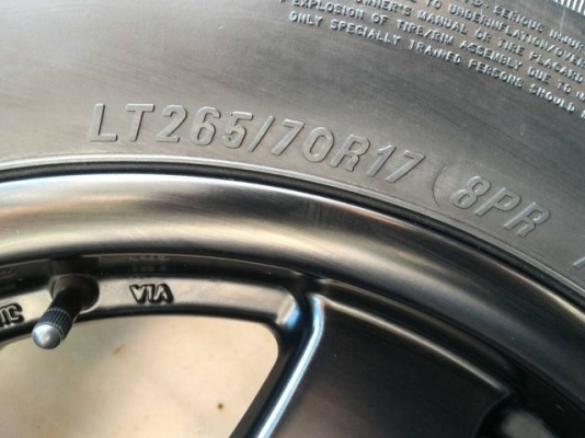 ขายยาง Maxxis Bighorn 265 x 70 x 17 MT ยางอย่างเดียวครับ ขายยาง Maxxis Bighorn 265 x 70 x 17 MT ยางอย่างเดียวครับ