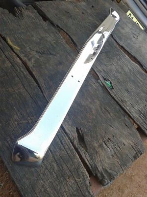 ขายกันชนหน้าดัทสัน 620สภาพตามรูป ของใหม่เก่าเก็บมีสนิมนิดหน่อยไม่บุบครับ ราคา 1900บาท