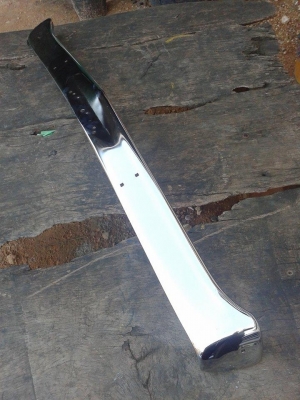 ขายกันชนหน้าดัทสัน 620สภาพตามรูป ของใหม่เก่าเก็บมีสนิมนิดหน่อยไม่บุบครับ ราคา 1900บาท