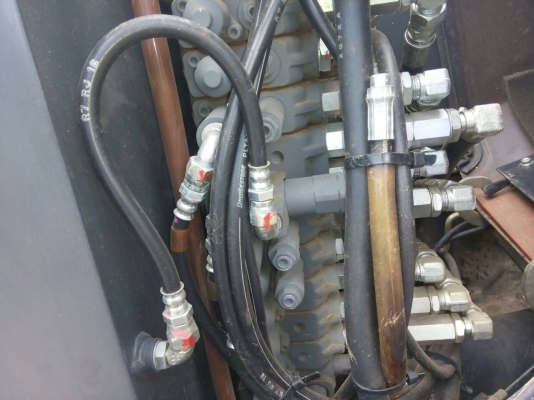 ขายรถแบคโฮ KUBOTA KX1613 ขนาด 5 ตัน เอกสารเล่มทะเบียน มีหัวคีปไม้พร้อมบุ้งกี๋ ไมล์ 5000 ชม.ราคา 750000