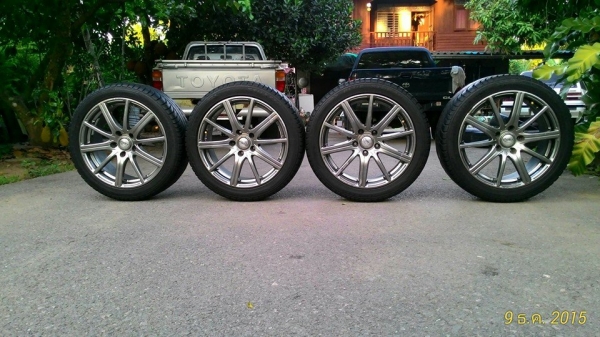 ขายล้อแม็กพร้อมยางขอบ17 ทั้งชุด 6,400 บาท  (ขายแล้ว 12 ธค.58)