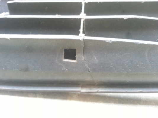 กระจังหน้า เปอร์โย 305 กระจังหน้า เปอร์โย 305