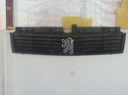 กระจังหน้า เปอร์โย 305