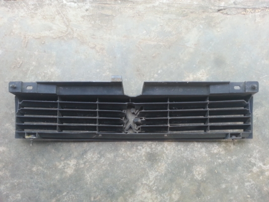 กระจังหน้า เปอร์โย 305 กระจังหน้า เปอร์โย 305