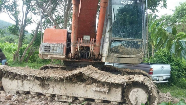 รถแบคโฮ HITACHI EX 200 สภาพพร้อมใช้งาน