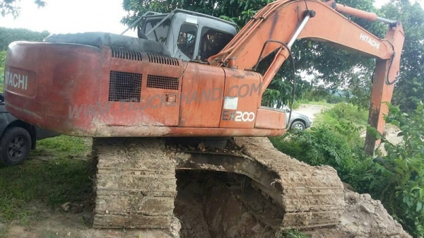 รถแบคโฮ HITACHI EX 200 สภาพพร้อมใช้งาน