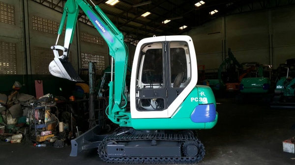 ขาย รถขุด KOMATSU รุ่น PC30-7- มือสองญี่ปุ่น หัวเก๋ง ติดตั้งแอร์ใหม่ อย่างดี แทรกเหล็ก สลักแน่น สวยพร้อมใช้งาน มือถือ/LINE ID : 0818753444
