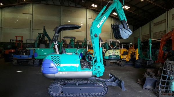 ขาย รถขุด KOBELCO รุ่น SK025 มือสองญี่ปุ่น แทร็กเหล็ก ปั้มนิ้ว คอนโทรลสั้น สลักแน่นทั้งหมด  มือถือ/LINE ID : 0818753444