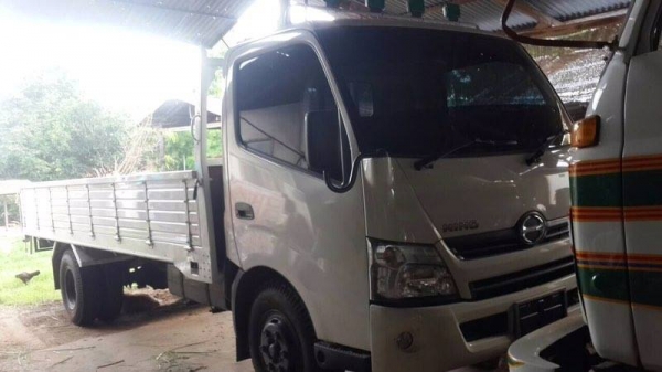 Hino 175แรง ปี13 จด 14 ขาย399,000 ฿. (โอนไม่ได้)