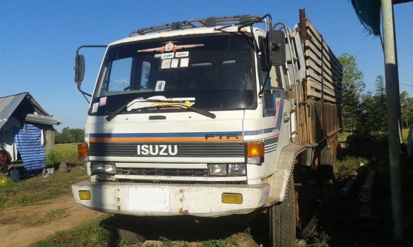 6ล้อช่วงยาว ISUZU ROCKY FTR-175 กระบะไม้6.00ม. ยาง1000/20 รถห้างแท้ **ขาย ISUZU ROCKY FTR-175 6ล้อใหญ่ ช่วงยาว6.0ม. รถห้างแท้ สภาพดี พร้อมใช้งาน เอกสารเล่มทะเบียนครบ ISUZU ROCKY FTR11L 6BG1-175HP รถห้างแท้ เครื่องฝาดำ แน่นดี แห้ง แรง 6ล้อช่วงยาว ISUZU ROCKY FTR-175 กระบะไม้6.00ม. ยาง1000/20 รถห้างแท้ **ขาย ISUZU ROCKY FTR-175 6ล้อใหญ่ ช่วงยาว6.0ม. รถห้างแท้ สภาพดี พร้อมใช้งาน เอกสารเล่มทะเบียนครบ ISUZU ROCKY FTR11L 6BG1-175HP รถห้างแท้ เครื่องฝาดำ แน่นดี แห้ง แรง