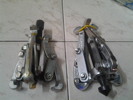 ขายสามขาถอดลูกปืนเก่าเก็บ ขนาด4"TAPARIA Made in India.DROPFORGETSTEEL.