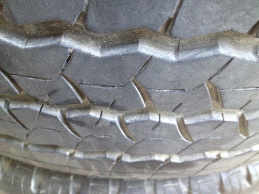 ขายล้อแม็กไทรทัน 5 รู 114 พร้อมยาง ปี 14