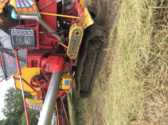 ขายดาวน์รถเกี่ยวข้าว ไอ้หนุ่ม(ปลดหนี้) ปี56