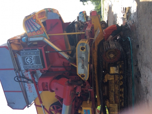 ขายดาวน์รถเกี่ยวข้าว ไอ้หนุ่ม(ปลดหนี้) ปี56