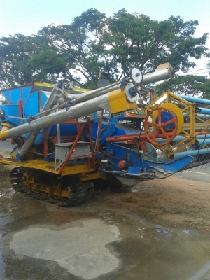 ขายรถเกี่ยวข้าว อุ้ม2ตัน เครื่อง195แรง 6HE ปั้ม22ไดกิ้น สภาพพร้อมใช้งาน ราคา450,000 สนใจโทร 090-8588220คุณนะ 093-3258446คุณบิว หรือเข้าดูสินค้าอื่นๆได้ที่ www.truck.in.th/498 หรือเพจFacebook ณรงค์ ซื้อขายรถมือสอง (เว็บไซต์ส่วนตัว) หรือFacebook ตลาดรถมือสอ