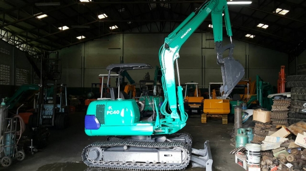 ขาย รถขุด KOMATSU รุ่น PC40-7- มือสองญี่ปุ่น แทร็กเหล็ก คอนโทรลสั้น สลักแน่นทั้งหมด คันนี้ มีไลน์ใส่หัวกระแทกได้ เอวแน่นสุดๆ มือถือ/LINE ID : 0818753444