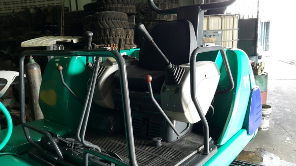 ขาย รถขุด KOMATSU รุ่น PC40-7- มือสองญี่ปุ่น แทร็กเหล็ก คอนโทรลสั้น สลักแน่นทั้งหมด คันนี้ มีไลน์ใส่หัวกระแทกได้ เอวแน่นสุดๆ มือถือ/LINE ID : 0818753444