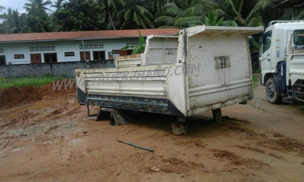 กระบะดัมพ์สามมิตรถอดออกจากรถดั๊มอีโน่ (ตามภาพรูปรถ) กระบะยาว 4 เมตร