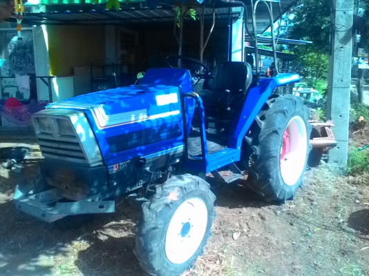 รถไถ 4x4พร้อมลงงานได้ผาน5ใบขนาด27แรง รถไถ 4x4พร้อมลงงานได้ผาน5ใบขนาด27แรง