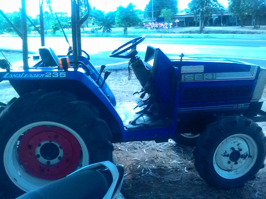 รถไถ 4x4พร้อมลงงานได้ผาน5ใบขนาด27แรง รถไถ 4x4พร้อมลงงานได้ผาน5ใบขนาด27แรง