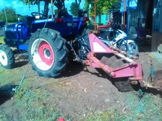 รถไถ 4x4พร้อมลงงานได้ผาน5ใบขนาด27แรง รถไถ 4x4พร้อมลงงานได้ผาน5ใบขนาด27แรง