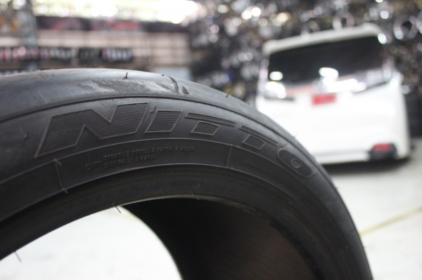 NITTO NT01 275/35R18 เส้นละ 12,000 บาท