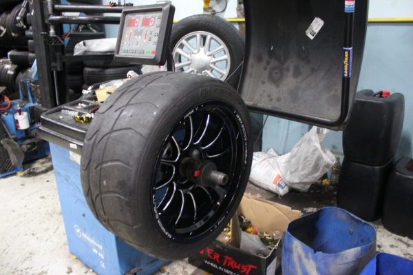 NITTO NT01 275/35R18 เส้นละ 12,000 บาท