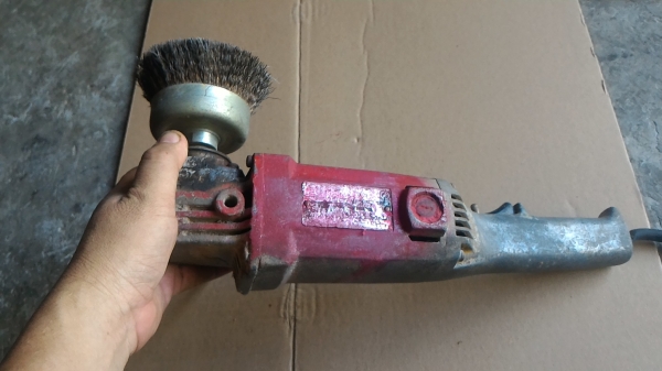 เครื่องเจียร HITACHI แบบมือจับขนาด 5 นิ้ว จากญี่ปุ่น ใส่แปรงลวดขัดติดมาด้วย ถอดเปลี่ยนใช้งานได้หลายอย่าง