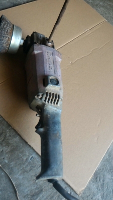 เครื่องเจียร HITACHI แบบมือจับขนาด 5 นิ้ว จากญี่ปุ่น ใส่แปรงลวดขัดติดมาด้วย ถอดเปลี่ยนใช้งานได้หลายอย่าง