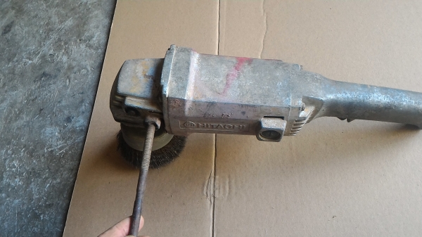 เครื่องเจียร HITACHI แบบมือจับขนาด 5 นิ้ว จากญี่ปุ่น ใส่แปรงลวดขัดติดมาด้วย ถอดเปลี่ยนใช้งานได้หลายอย่าง