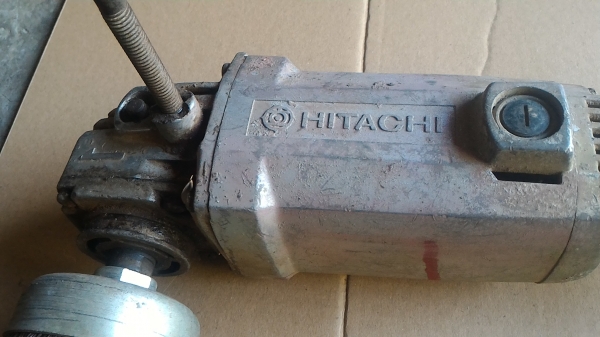 เครื่องเจียร HITACHI แบบมือจับขนาด 5 นิ้ว จากญี่ปุ่น ใส่แปรงลวดขัดติดมาด้วย ถอดเปลี่ยนใช้งานได้หลายอย่าง