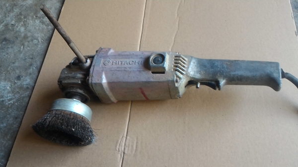 เครื่องเจียร HITACHI แบบมือจับขนาด 5 นิ้ว จากญี่ปุ่น ใส่แปรงลวดขัดติดมาด้วย ถอดเปลี่ยนใช้งานได้หลายอย่าง