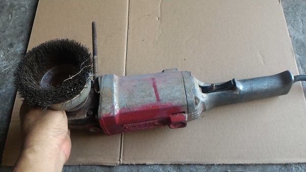 เครื่องเจียร HITACHI แบบมือจับขนาด 5 นิ้ว จากญี่ปุ่น ใส่แปรงลวดขัดติดมาด้วย ถอดเปลี่ยนใช้งานได้หลายอย่าง