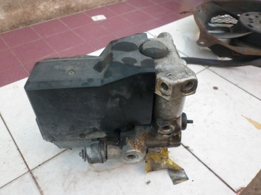 ขาย pump ABS benz 190E