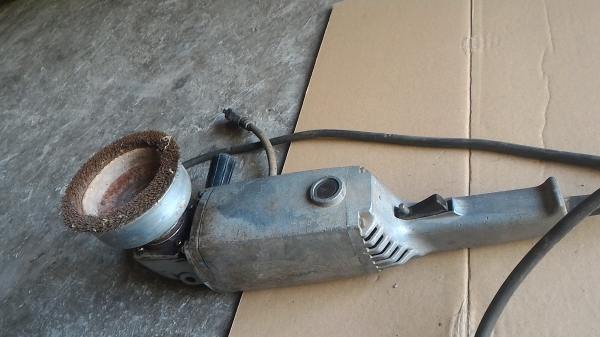 เครื่องเจียร Makita แบบมือจับขนาด 5 นิ้ว จากญี่ปุ่น ใส่แปรงลวดขัดติดมาด้วย ถอดเปลี่ยนใช้งานได้ ขัด เจียร ตัด