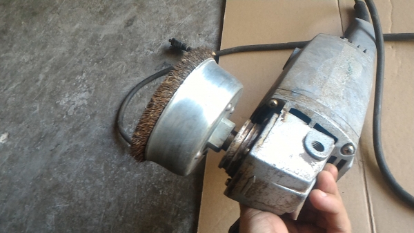 เครื่องเจียร Makita แบบมือจับขนาด 5 นิ้ว จากญี่ปุ่น ใส่แปรงลวดขัดติดมาด้วย ถอดเปลี่ยนใช้งานได้ ขัด เจียร ตัด