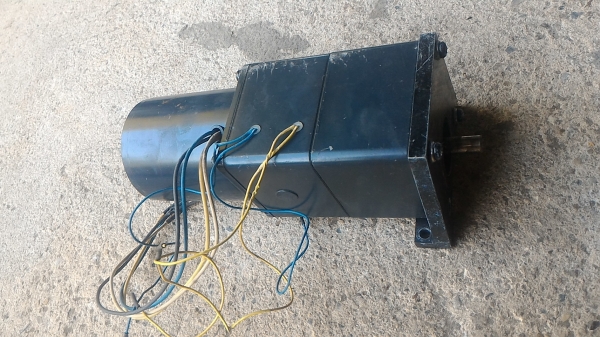 มอเตอร์เกียร์ทด ORIENTAL ขนาด 40 W. อัตราที่ 30 : 1 ทดแล้วหมุนที่ 46 รอบต่อนาทีแรงบิดสูง