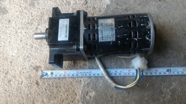 มอเตอร์เกียร์ทด ORIENTAL ขนาด 60 W. อัตราที่ 12.5  : 1 ทดแล้วหมุนที่ 112 รอบต่อนาทีแรงบิดสูง แกนเพลา 15 มม.