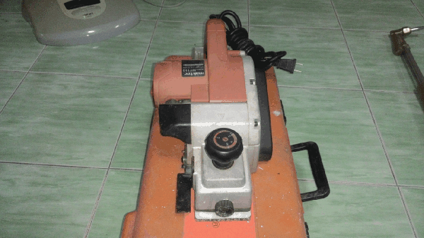 ขายด่วนกบไฟฟ้าหน้า3 Maktec MT110 750W.18000/min.