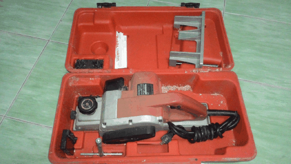 ขายด่วนกบไฟฟ้าหน้า3 Maktec MT110 750W.18000/min.