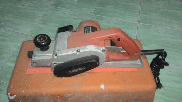 ขายด่วนกบไฟฟ้าหน้า3 Maktec MT110 750W.18000/min.