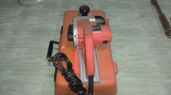 ขายด่วนกบไฟฟ้าหน้า3 Maktec MT110 750W.18000/min.