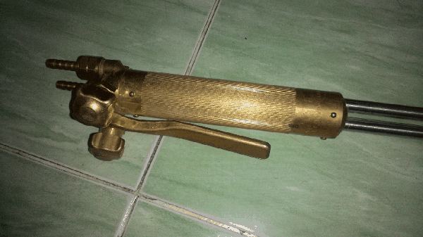 ขายด่วนหัวตัดแก๊ส HARRIS 62-5 MADE BY HARISS IN POLAND.