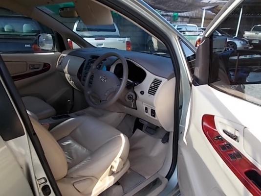 toyota innova 2.0v top ไม่เคยติดก๊าซทุกชนิด